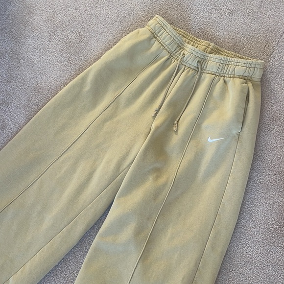 Nike Sweatpants - Picture 2 of 3